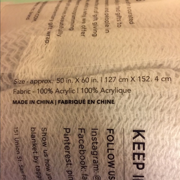 Gray throw blanket - Picture 2 of 2